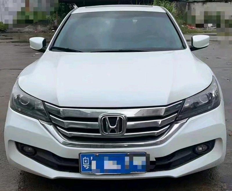 深圳15年本田雅阁1