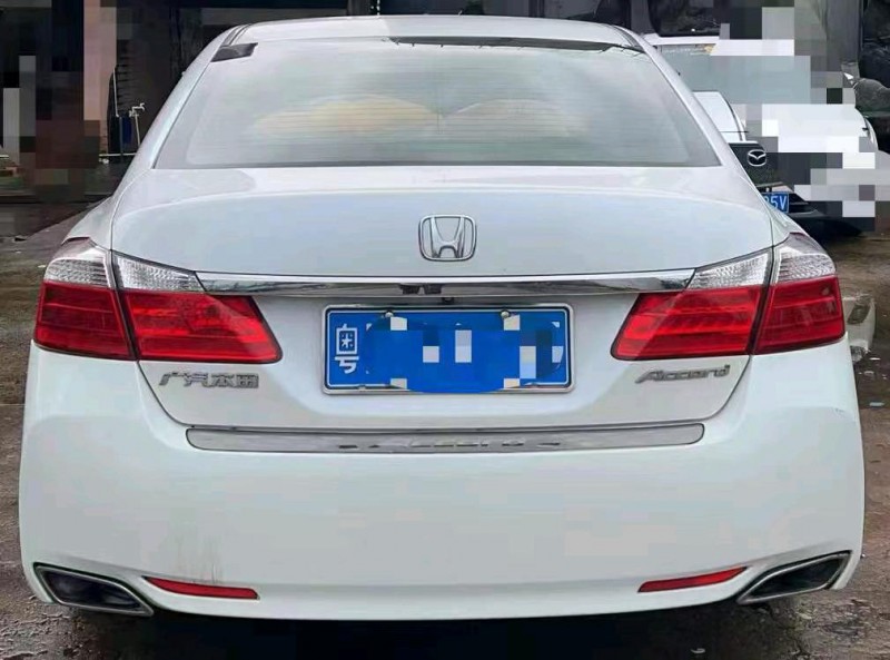 深圳15年本田雅阁3