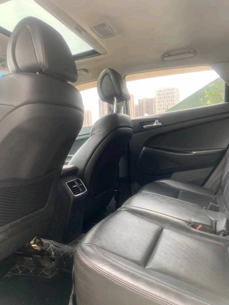 佛山17年现代途胜8