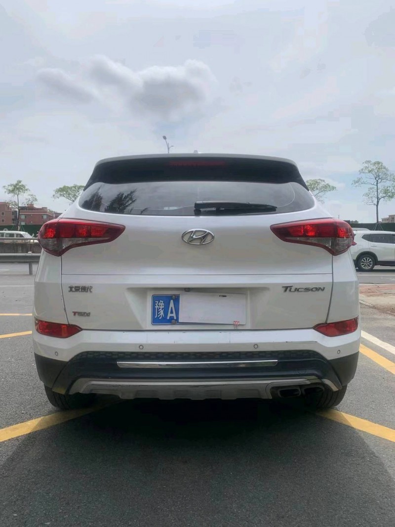 佛山17年现代途胜9