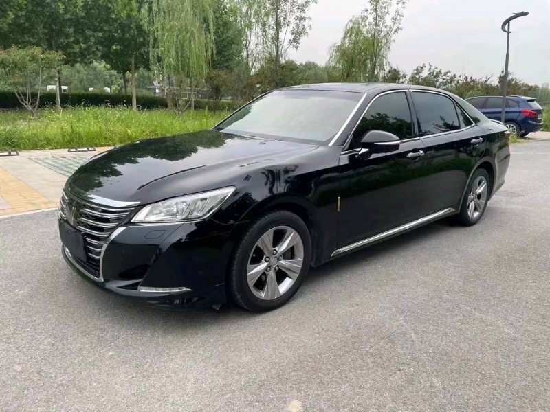 廊坊17年丰田皇冠3