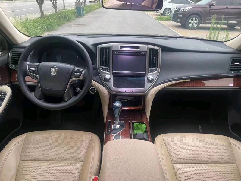 廊坊17年丰田皇冠6