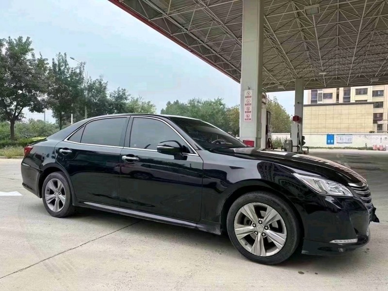 邯郸17年丰田皇冠2