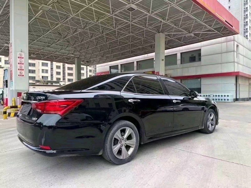 邯郸17年丰田皇冠4