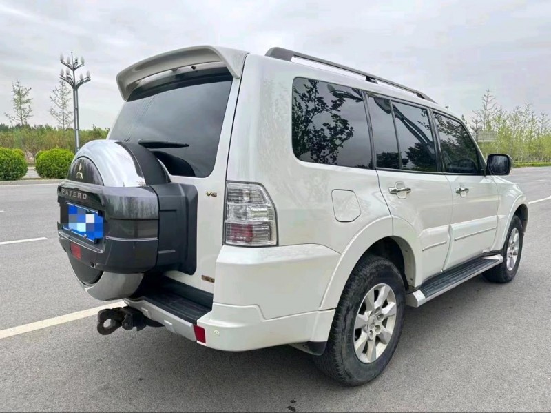 廊坊17年三菱帕杰罗4