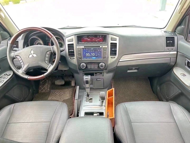 廊坊17年三菱帕杰罗8