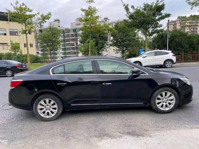 广州10年别克君越8