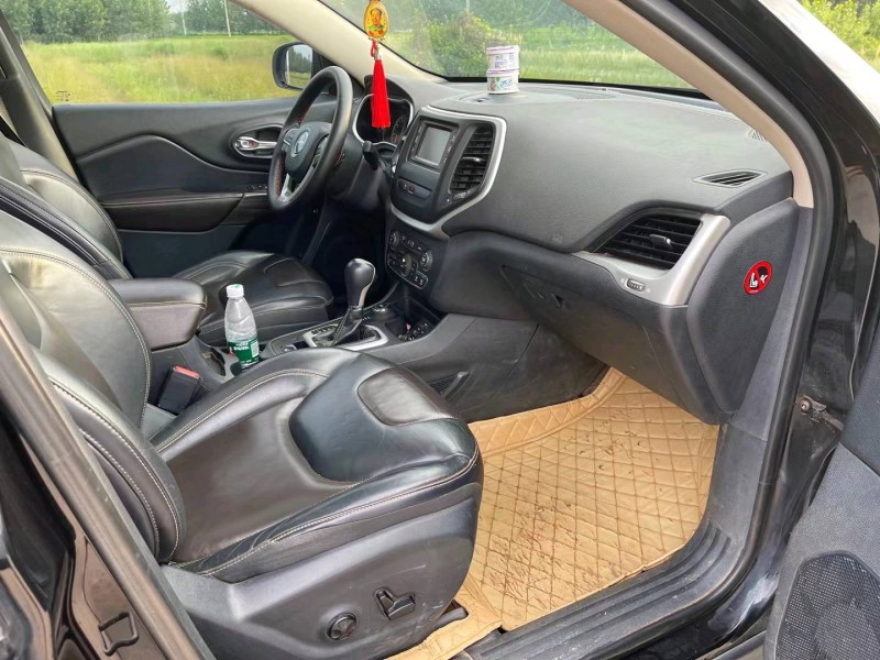 徐州16年Jeep自由光8