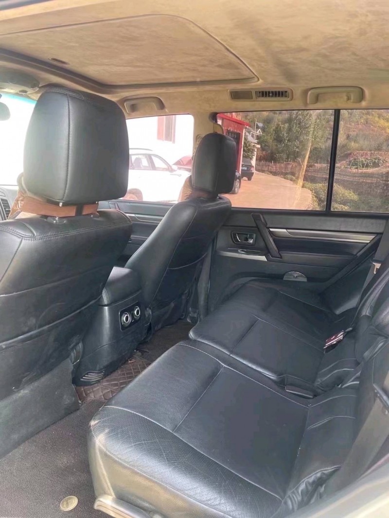 邯郸14年三菱帕杰罗8