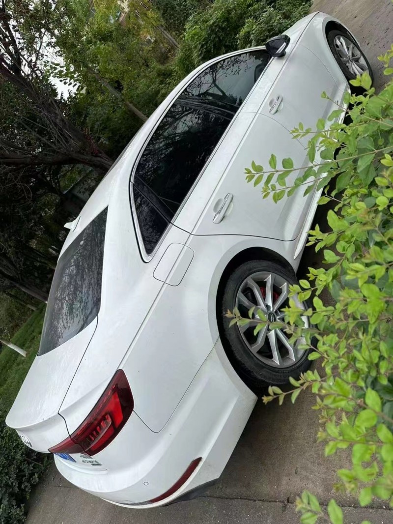 成都17年奥迪A4L7