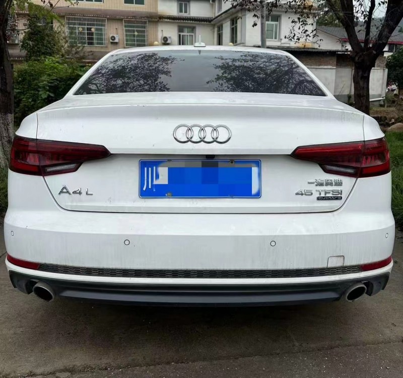 成都17年奥迪A4L8
