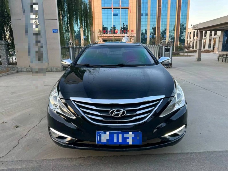 保定14年现代索纳塔八1