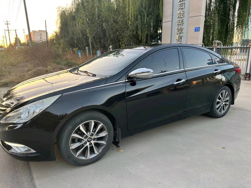 保定14年现代索纳塔八2