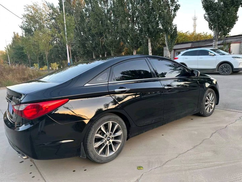 保定14年现代索纳塔八3