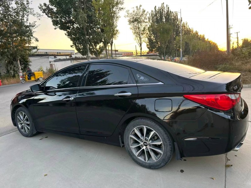 保定14年现代索纳塔八5