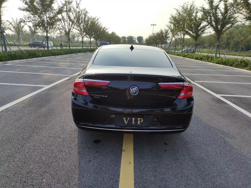 徐州16年别克君威9