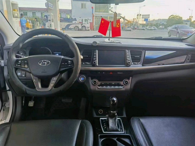 保定17年现代名图7