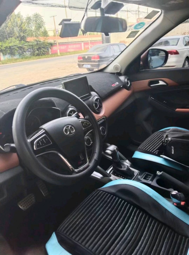 保定18年北汽绅宝X356