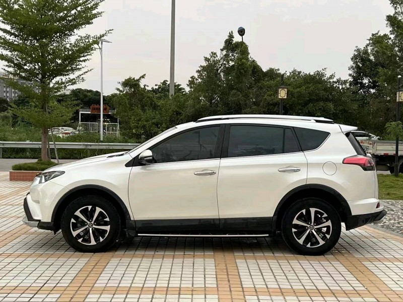 佛山18年丰田RAV4荣放3