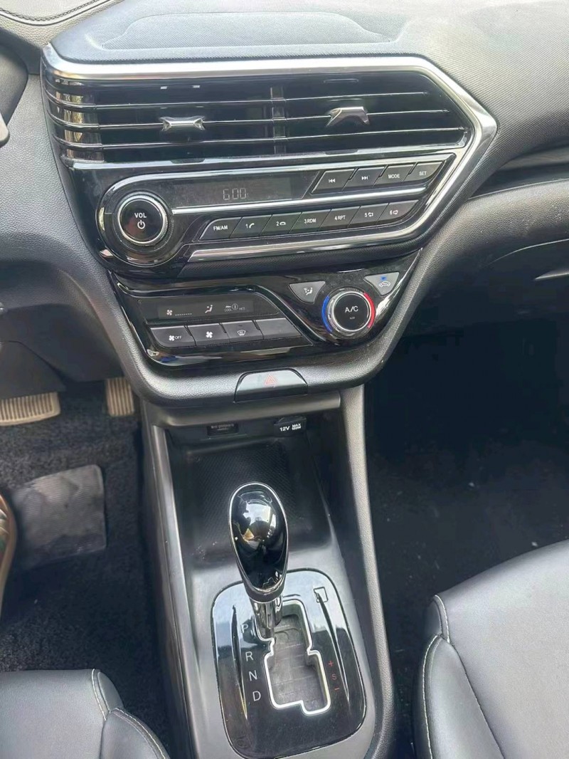 东营20年长安汽车悦翔8