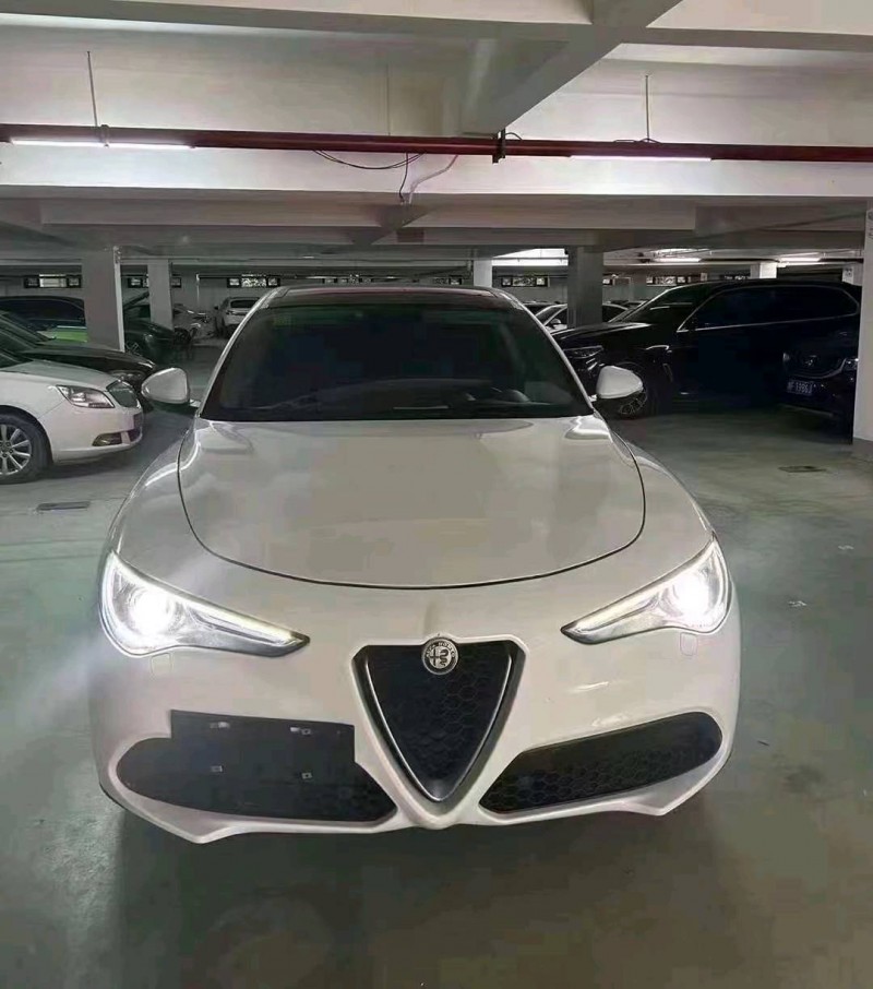 嘉兴19年阿尔法·罗密欧Stelvio1