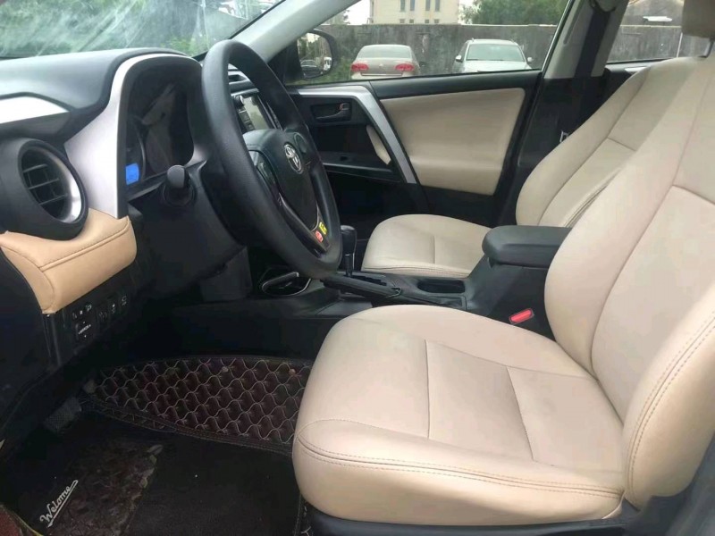 汕头17年丰田RAV4荣放8
