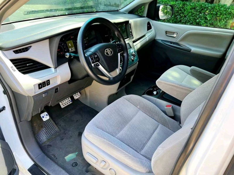 潍坊15年丰田塞纳7