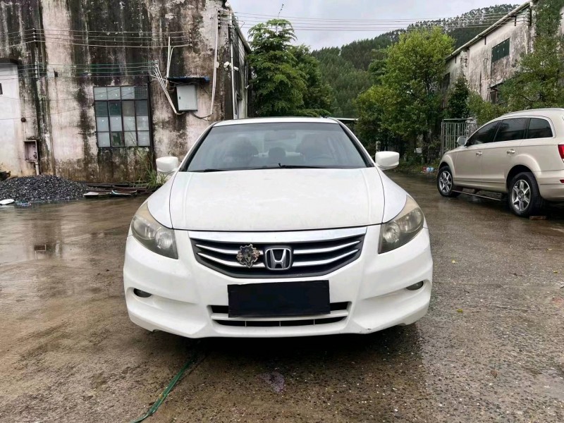 深圳11年本田雅阁1