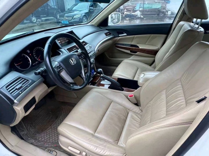 深圳11年本田雅阁8