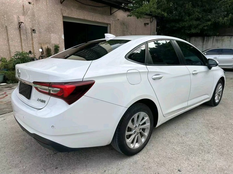 东莞21年别克威朗8