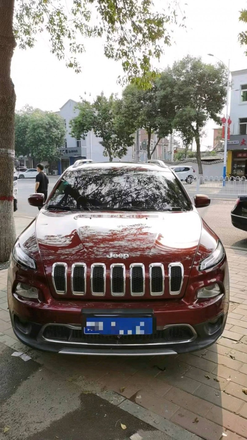 邯郸17年Jeep自由光1