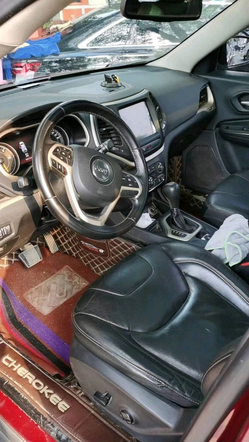 邯郸17年Jeep自由光3