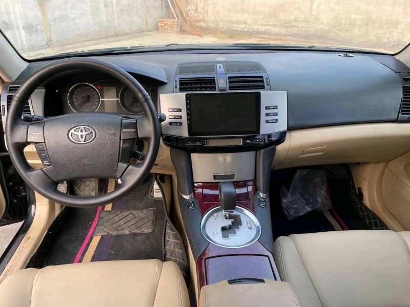 济宁10年丰田锐志4