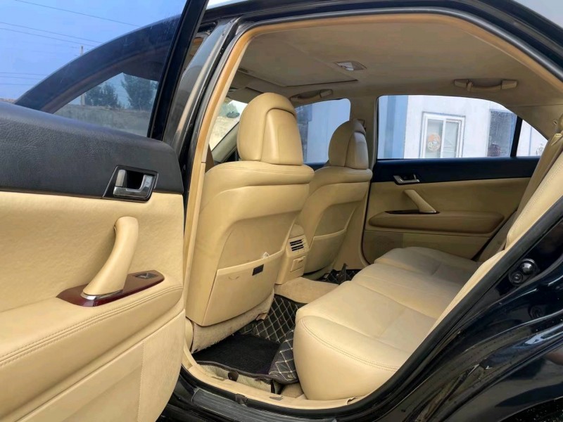 济宁10年丰田锐志6