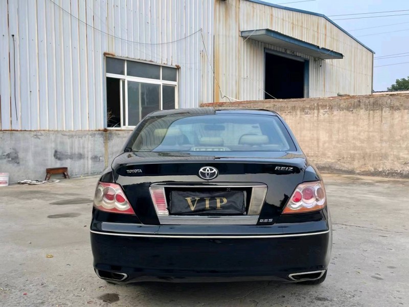 济宁10年丰田锐志9