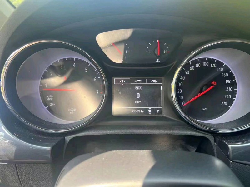 东营17年别克威朗2