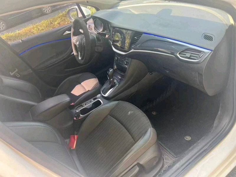 东营17年别克威朗5