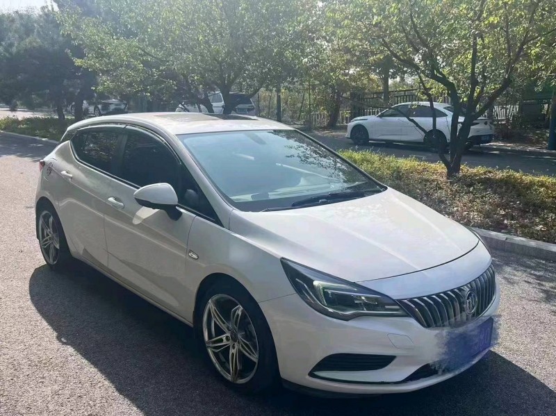 东营17年别克威朗6