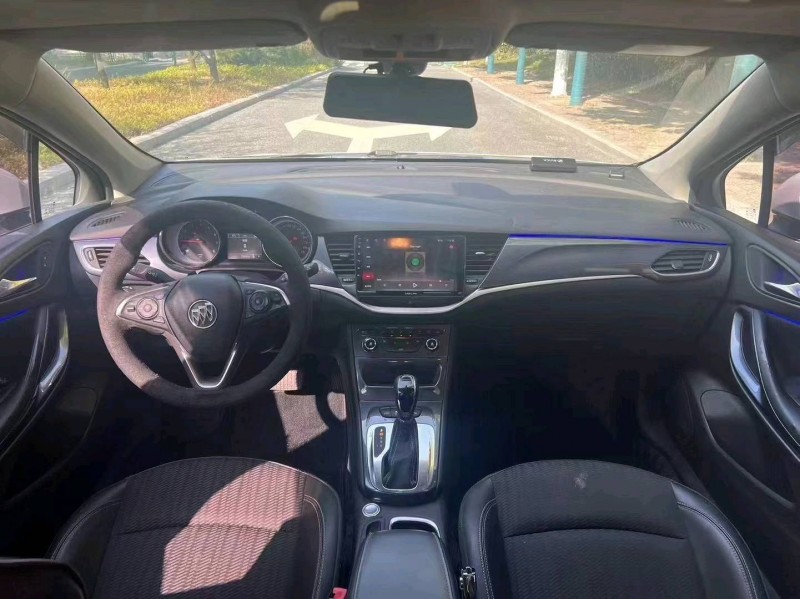 东营17年别克威朗7