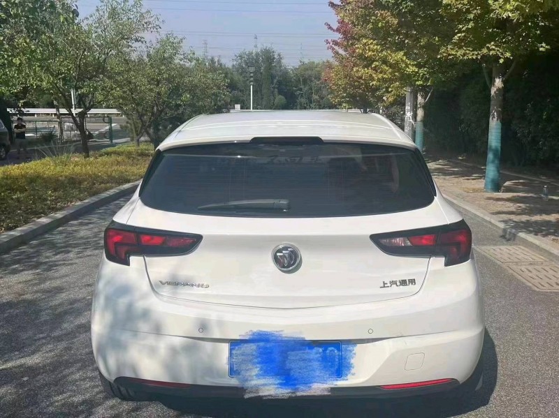 东营17年别克威朗8