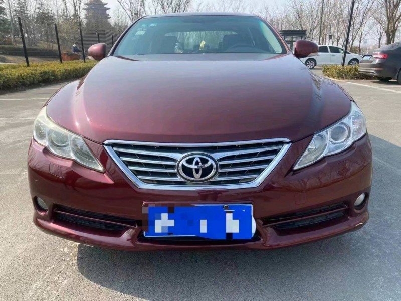 济宁12年丰田锐志1