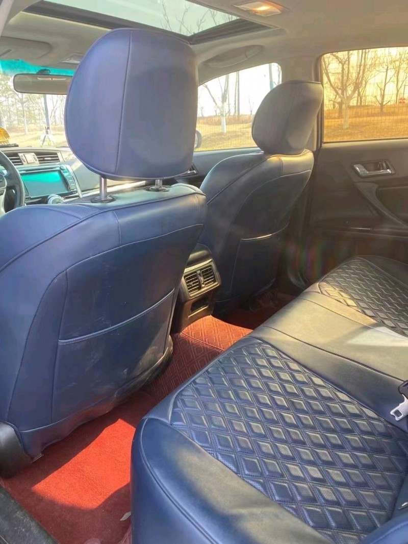 济宁12年丰田锐志5