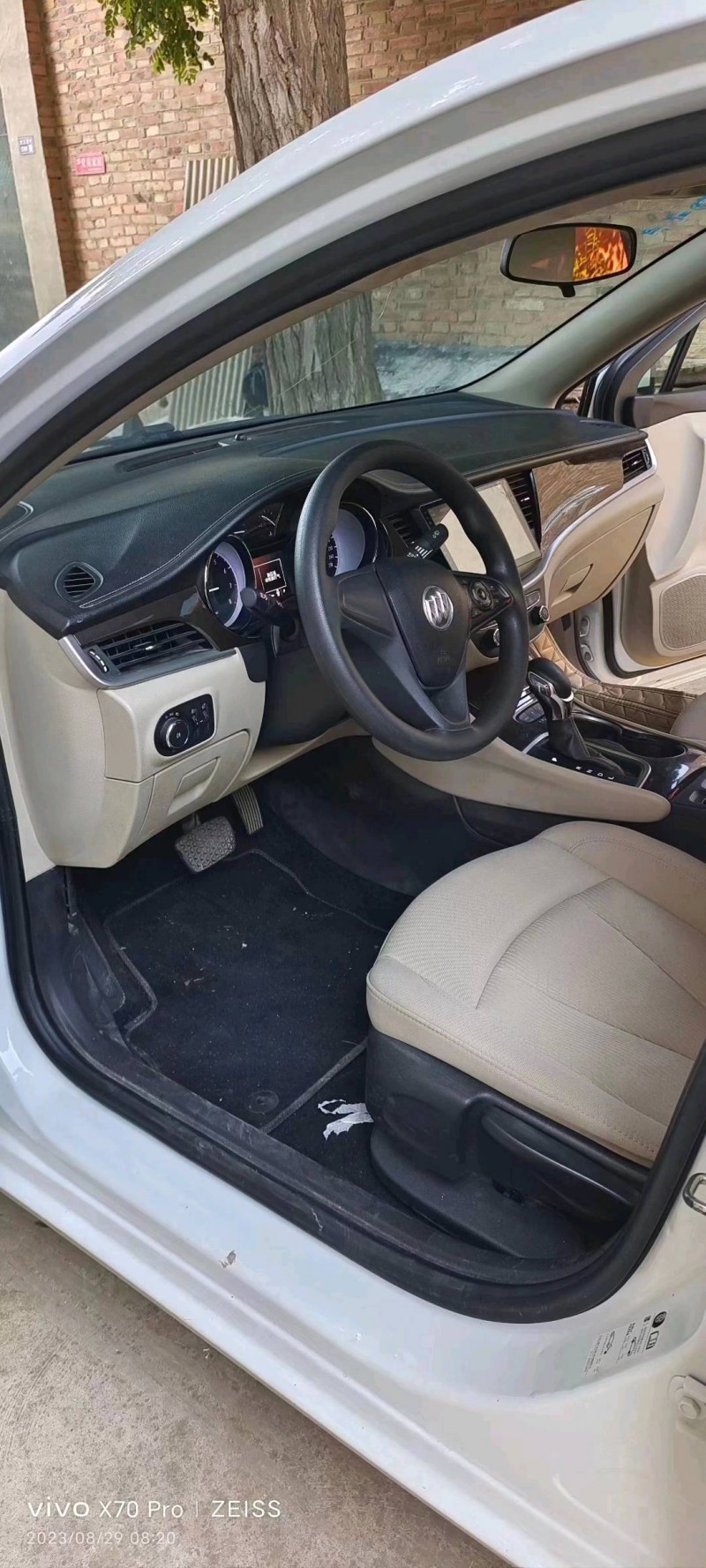 邢台17年别克威朗4