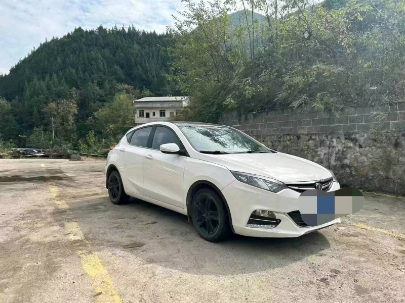 重庆17年长安汽车逸动3