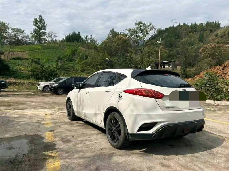 重庆17年长安汽车逸动4