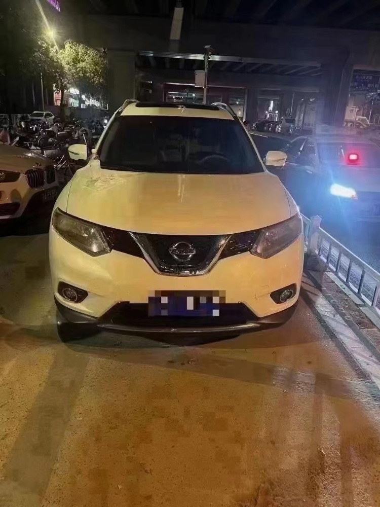 唐山14年日產奇駿1