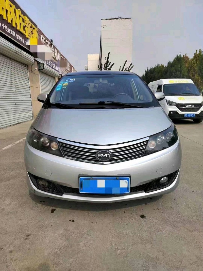 东营12年比亚迪M61