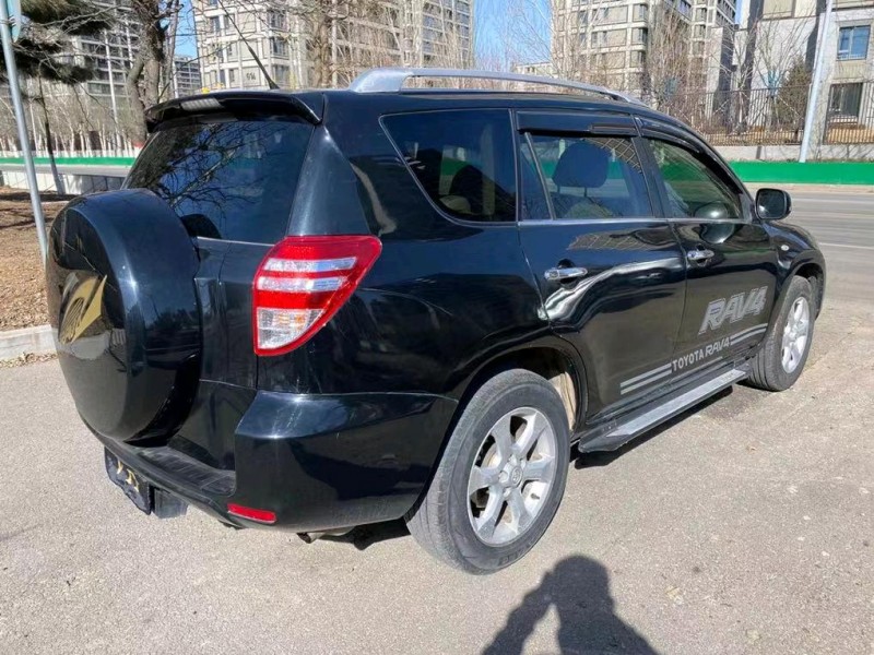 沈阳13年丰田RAV43
