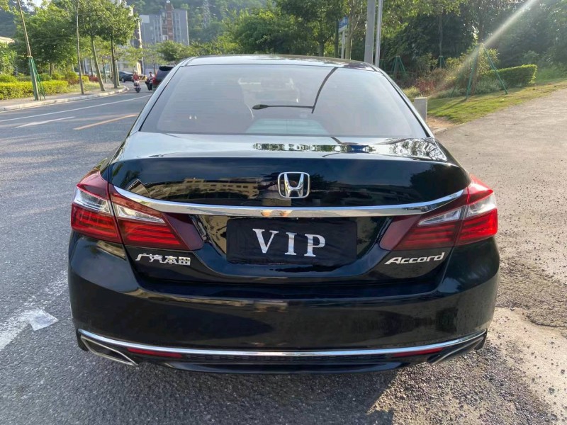 广州17年本田雅阁2