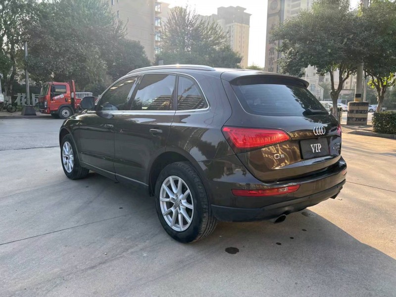 济宁15年奥迪Q58